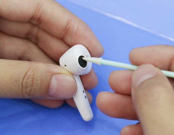 How to Clean Your Headphones & Earbuds