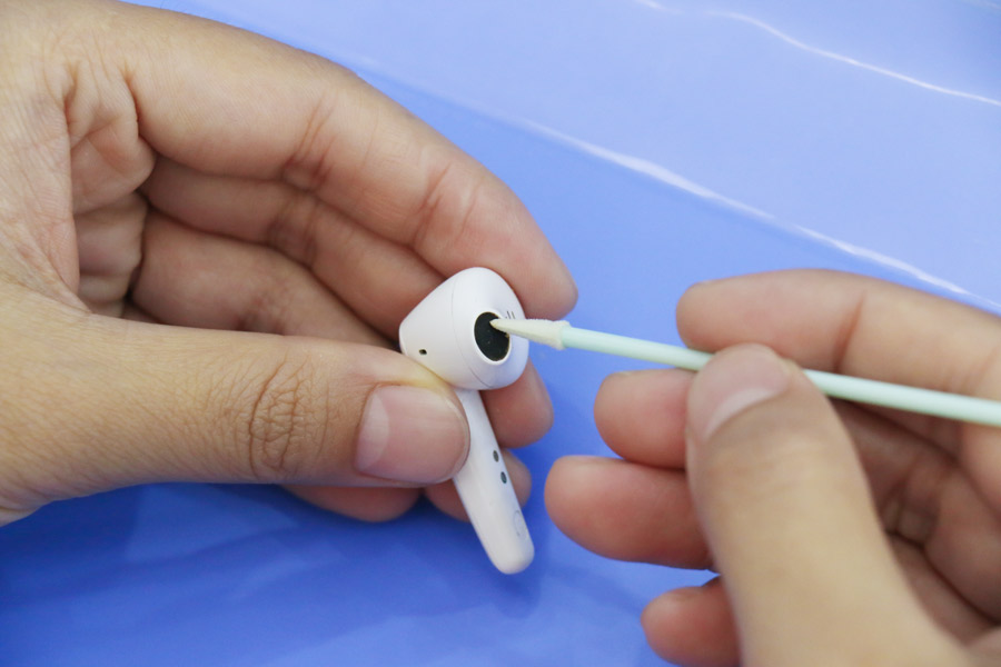 How to Clean Your Headphones & Earbuds - News - 1